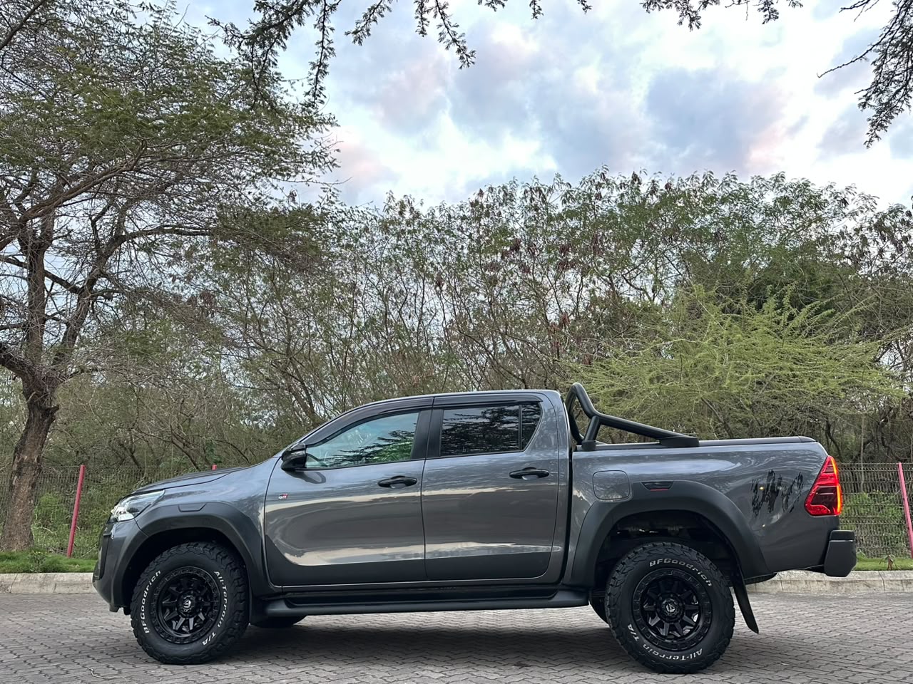 TOYOTA HILUX DOUBLE CABIN thumbnail 12